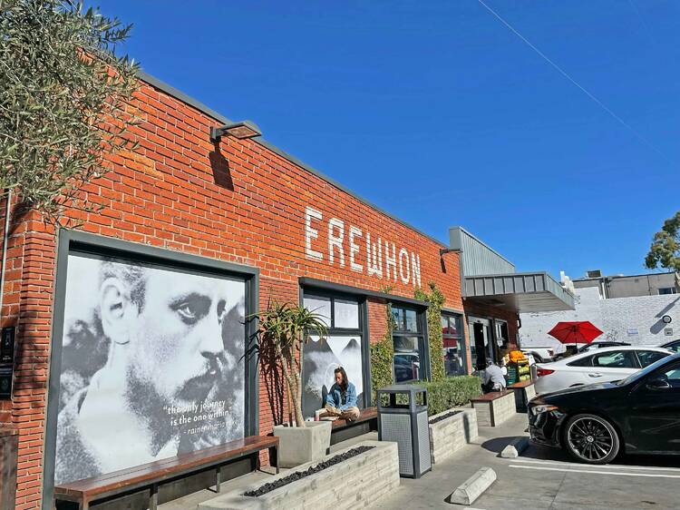 A new Erewhon location will bring its $20 smoothies to Glendale in 2025